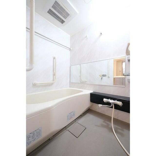 バス・シャワールーム　写真は同タイプ住居です。