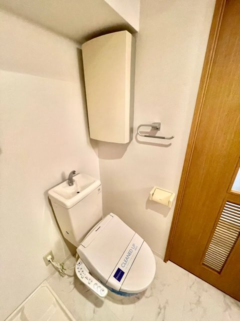 トイレ　※別部屋の参考写真です。
