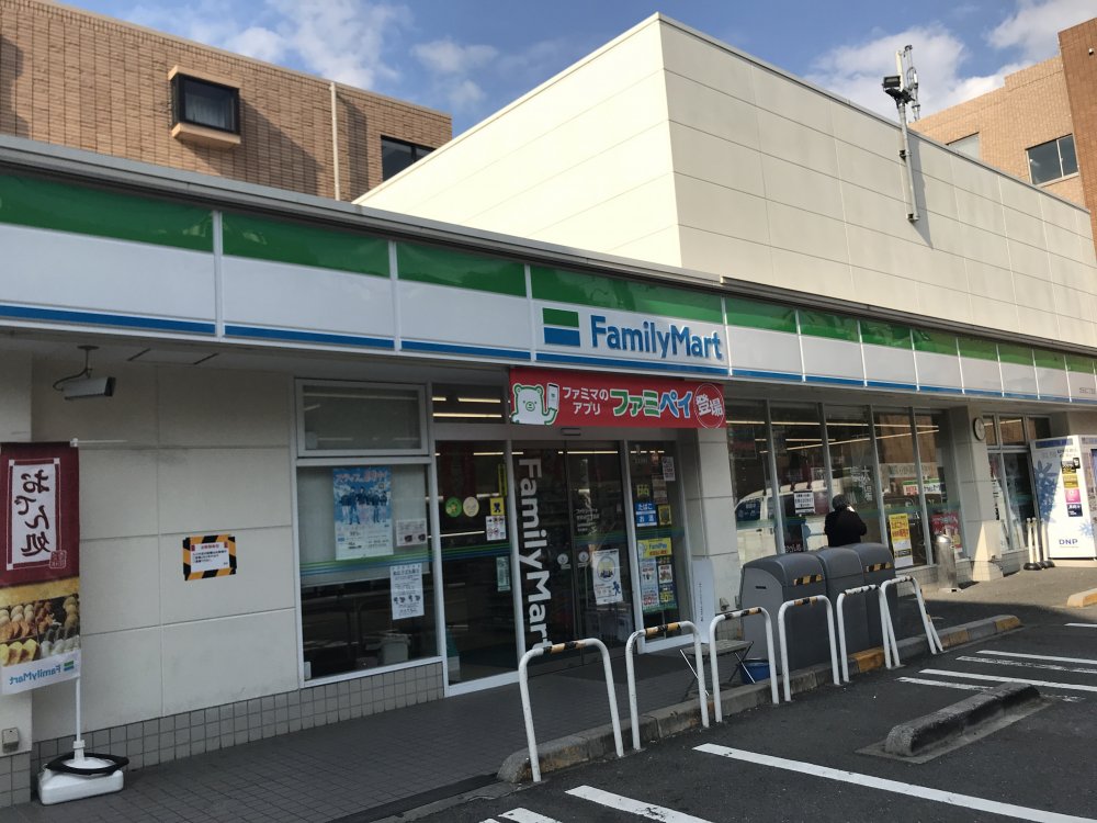 コンビニ　ファミリーマート 世田谷二丁目店（コンビニ）まで389m