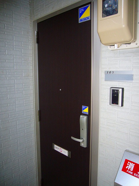 玄関　※同一間取りの別部屋の参考写真です。