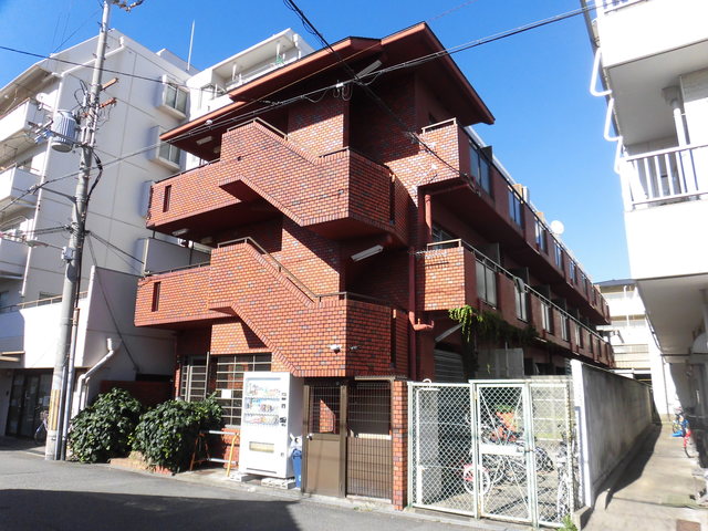 建物外観　日当たりがよく赤いレンガタイルが綺麗な外観です。