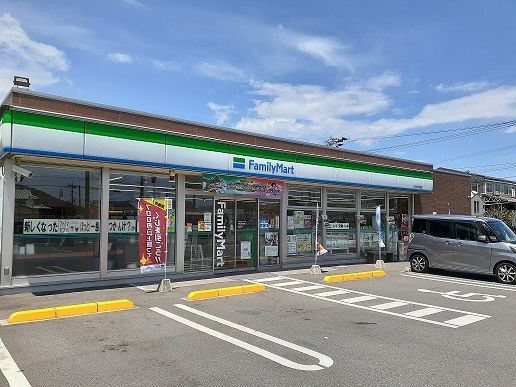 コンビニ　ファミリーマート日知屋店（コンビニ）まで240m