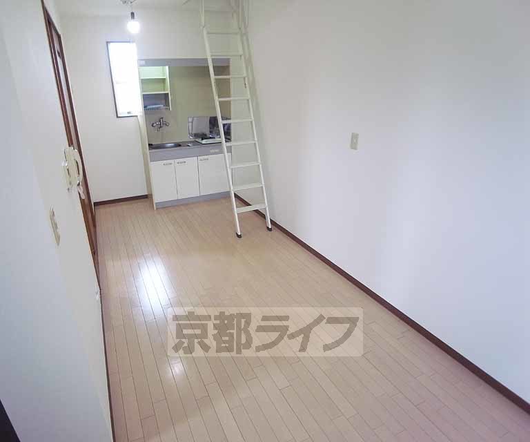 阪急京都線 水無瀬駅 徒歩12分 3階建 築40年の居間写真