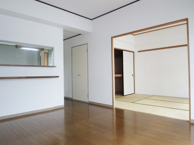 小田急線 登戸駅 徒歩10分 5階建 築31年の居間写真