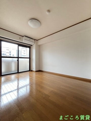 アパルト谷町の居間写真