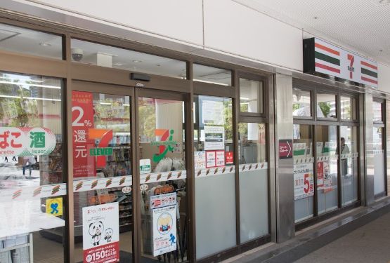 コンビニ　セブンイレブン勝どき駅前店（コンビニ）まで205m