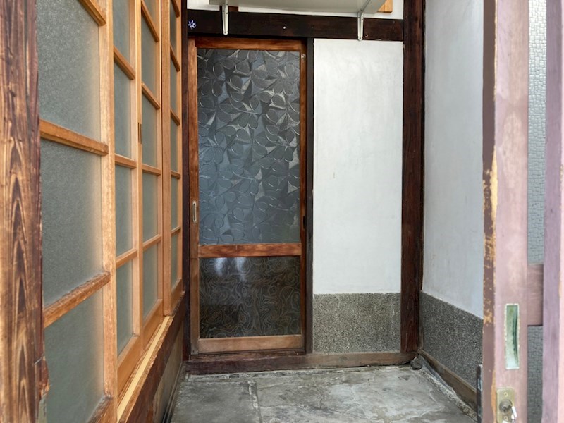 紫竹東高縄町貸家の玄関写真