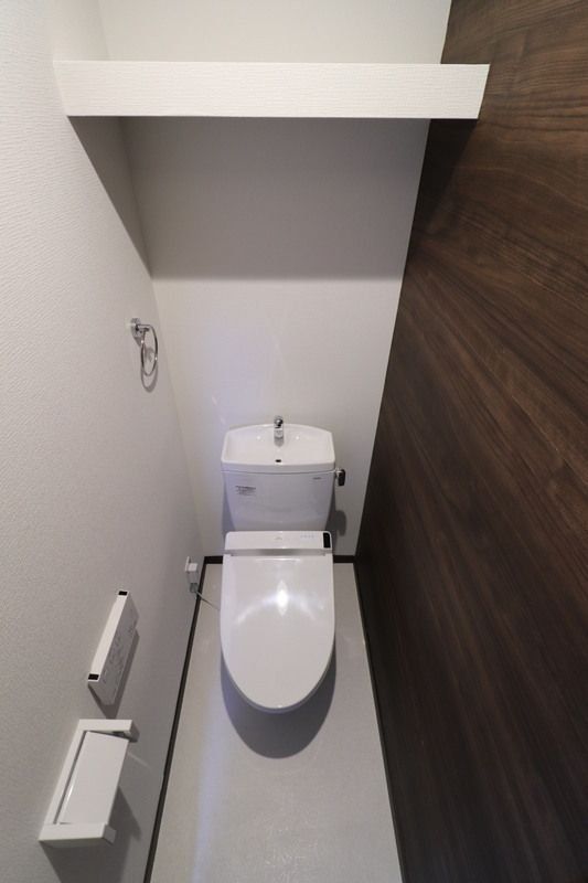 西鉄天神大牟田線 井尻駅 徒歩6分 3階建 築8年のトイレ写真