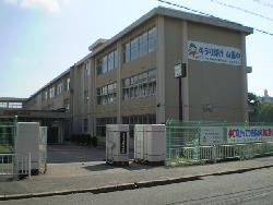 中学校　山陽中学校（中学校）まで749m