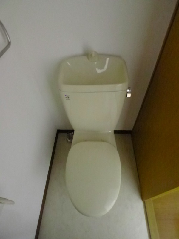 地下鉄桜通線 久屋大通駅 徒歩5分 10階建 築26年のトイレ写真