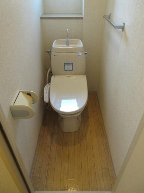 トイレ　写真は別の部屋のものです。