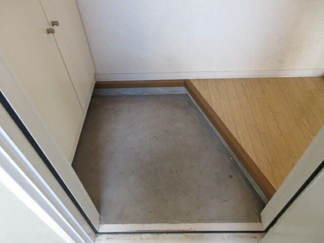 玄関　写真は別の部屋のものです。