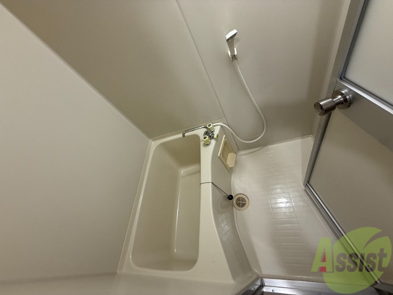 バス・シャワールーム　お風呂の写真です。シンプルで使いやすそうですね。