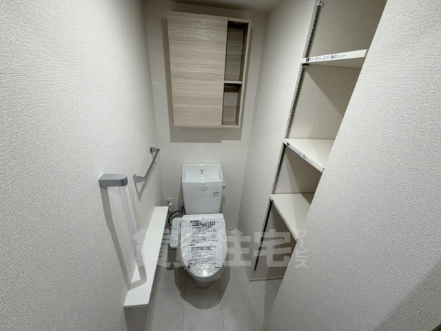 ＪＲ東海道本線 千里丘駅 徒歩9分 3階建 築1年のトイレ写真