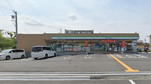 コンビニ　ファミリーマート　箕面粟生外院一丁目（コンビニ）まで594m