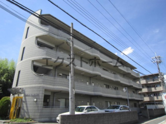 建物外観　西山天王山駅徒歩11分。重厚感あるタイル張りの外観