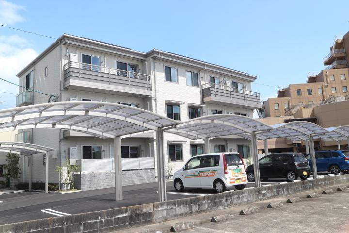建物外観　耐震・耐火に優れた重量感ある外観です。