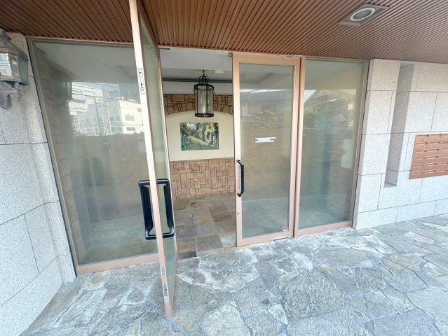 エントランス　綺麗なエントランスです。