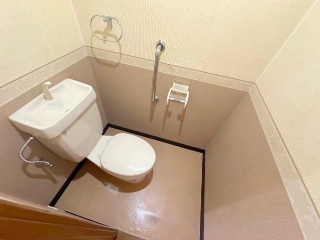 トイレ　清潔感のあるトイレは、誰もがリラックスできる空間です。