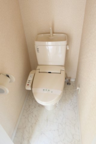 トイレ　同タイプ参考写真です。