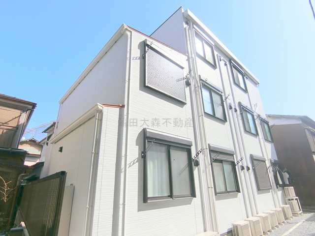 建物外観　2024年10月築　鉄骨造地上3階建て総戸数8戸インターネッ