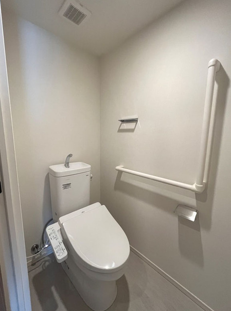 トイレ　※写真は同タイプ住戸です。