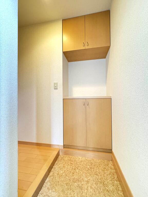 玄関　下駄箱あり