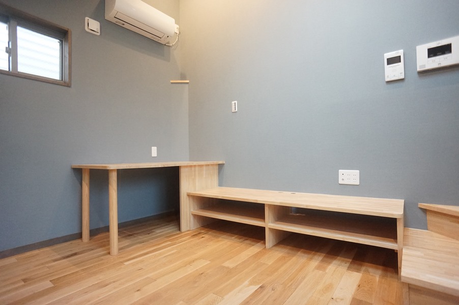 収納　折りたたみ機能付テーブル・TV台・収納スペース有！他収納無し