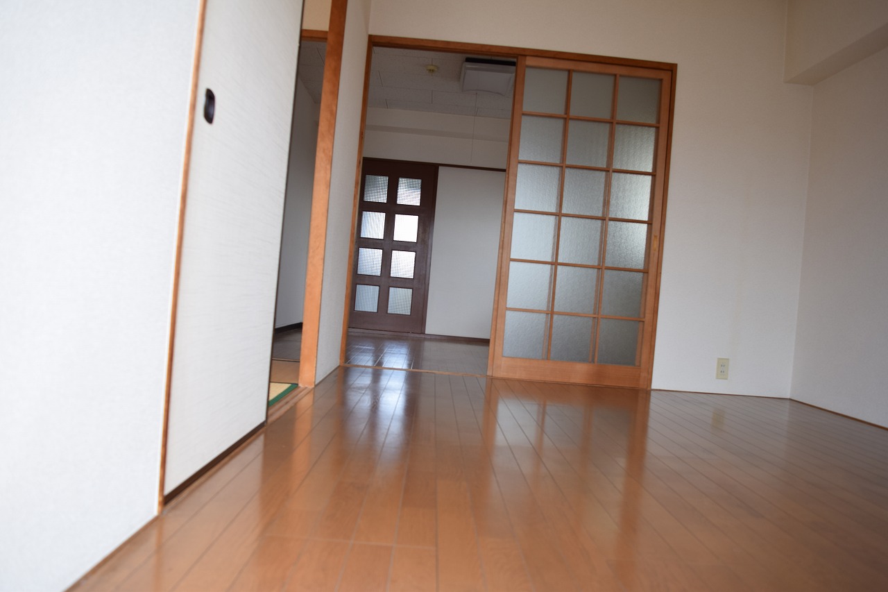 直希マンションの居間写真