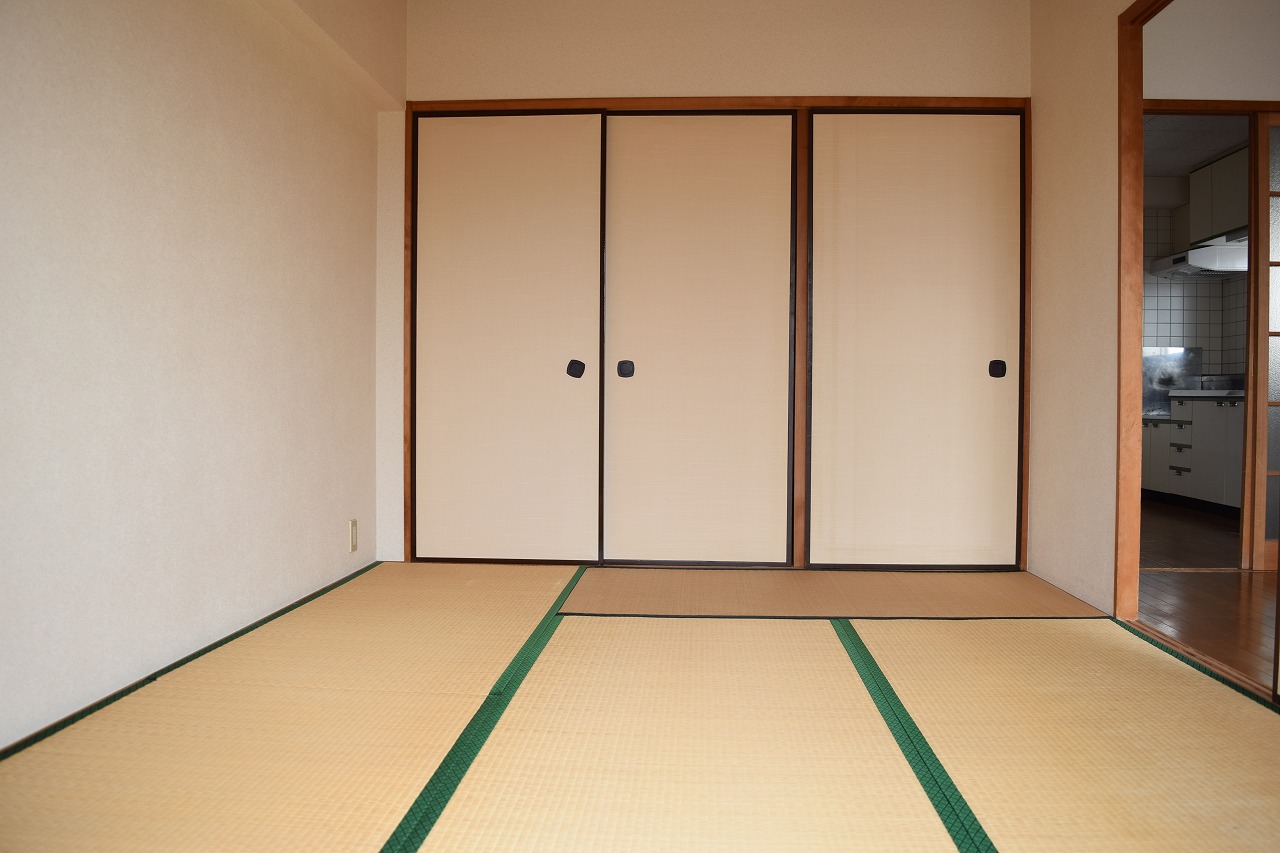 直希マンションの居間写真