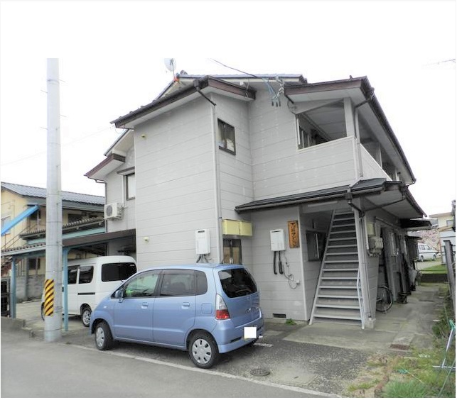 下川原マンションの建物外観