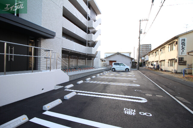 【フォレスタ岡山医大南の駐車場】