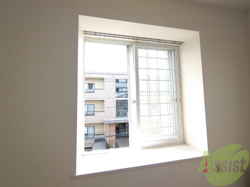 バルコニー　窓を開けると風通しも良く、気分も上がりそう！