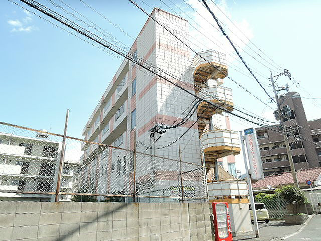 北九州市小倉北区宇佐町のマンションの建物外観