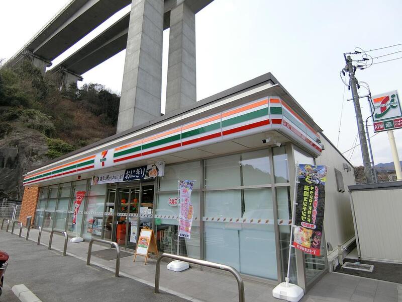 コンビニ　セブンイレブン広島下河内南店（コンビニ）まで587m