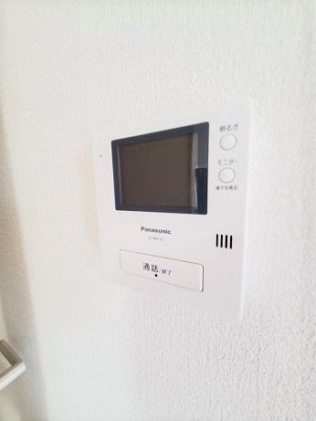セキュリティ　モニター付きインターホン  ※室内クリーニング前の写真です