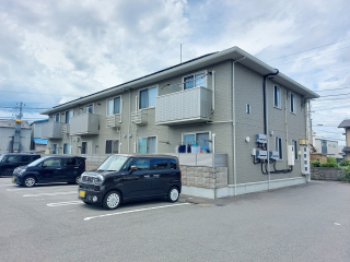 伊予郡松前町大字南黒田のアパートの建物外観