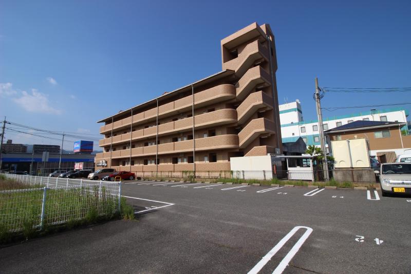 東広島市西条大坪町のマンションの建物外観
