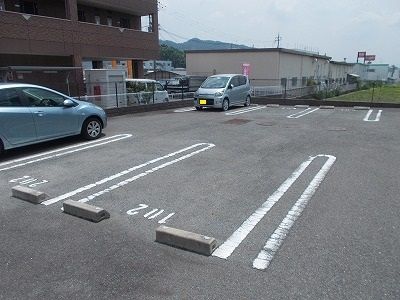 【リバ－サイド神田の駐車場】