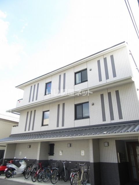 京都市伏見区中島秋ノ山町のマンションの建物外観