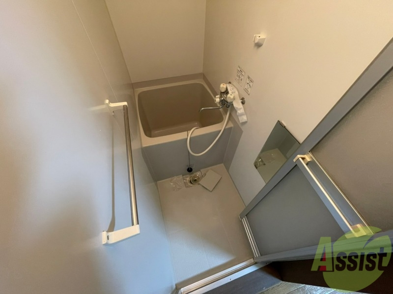 バス・シャワールーム　お風呂になります。一日の疲れを癒してくださいね。