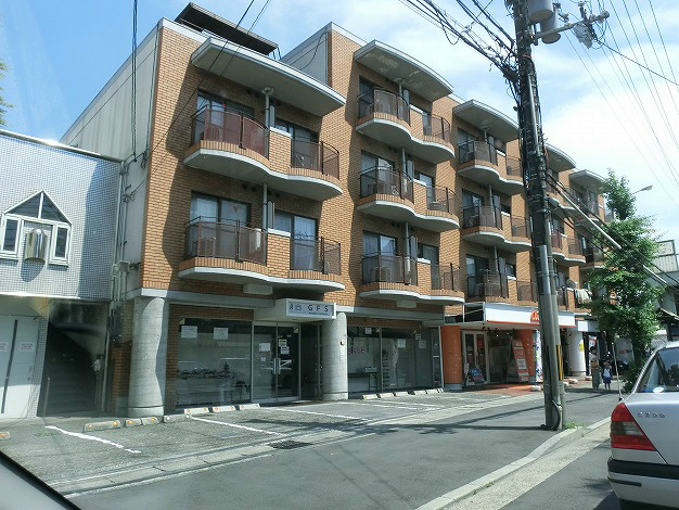 京都市左京区上高野上荒蒔町のマンションの建物外観