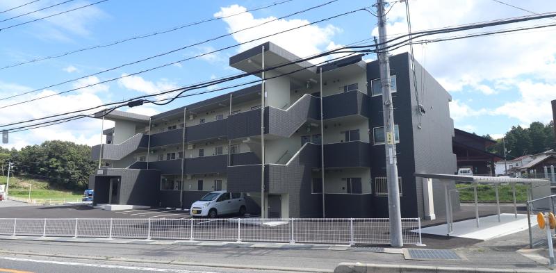 東広島市高屋町稲木のマンションの建物外観