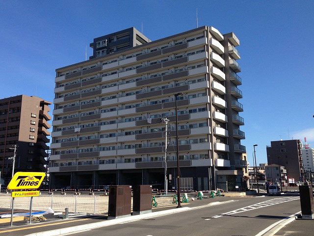 【仙台市宮城野区小田原弓ノ町のマンションの建物外観】