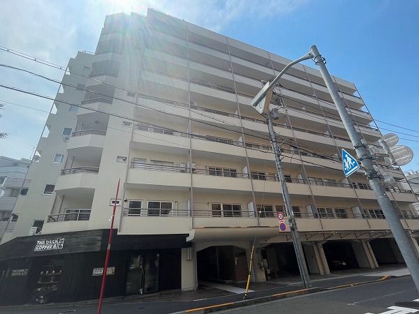 渋谷区千駄ヶ谷のマンションの建物外観