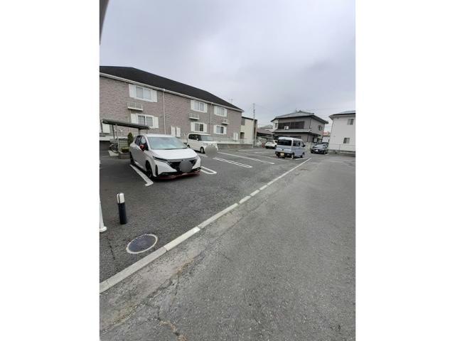 【高崎市貝沢町のアパートの駐車場】