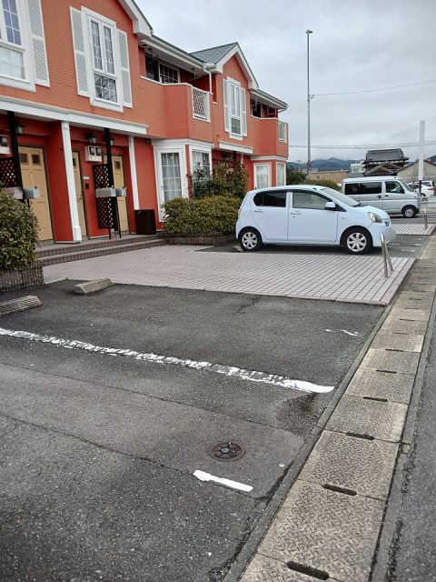 【メープルタウンＡの駐車場】