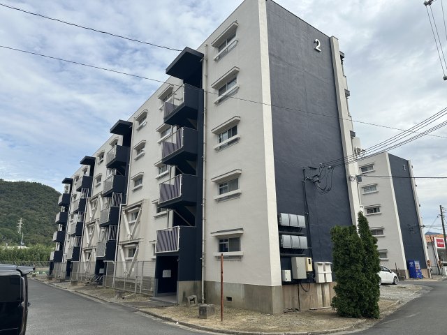 【西脇市小坂町のマンションの建物外観】