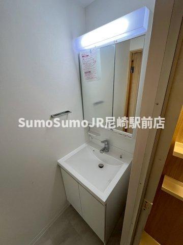 洗面設備　独立洗面台あり、毎朝おしゃれに忙しい女性の方におすすめです