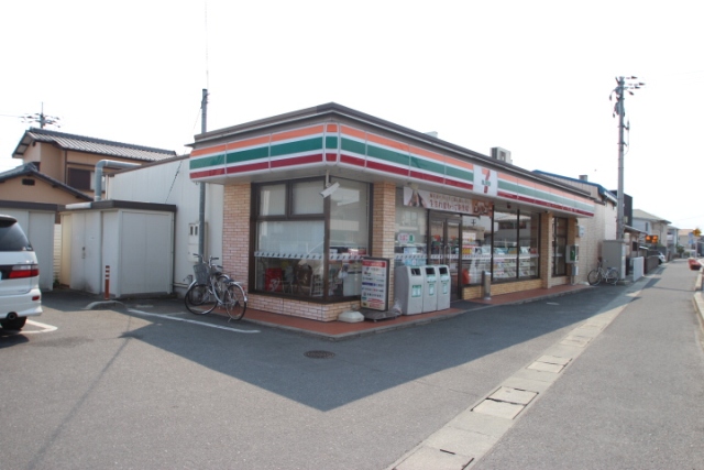 【岡山市北区御津野々口のアパートのコンビニ】